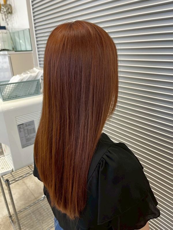 ツヤ感◎透明感ブラウンロングで大人可愛い印象に