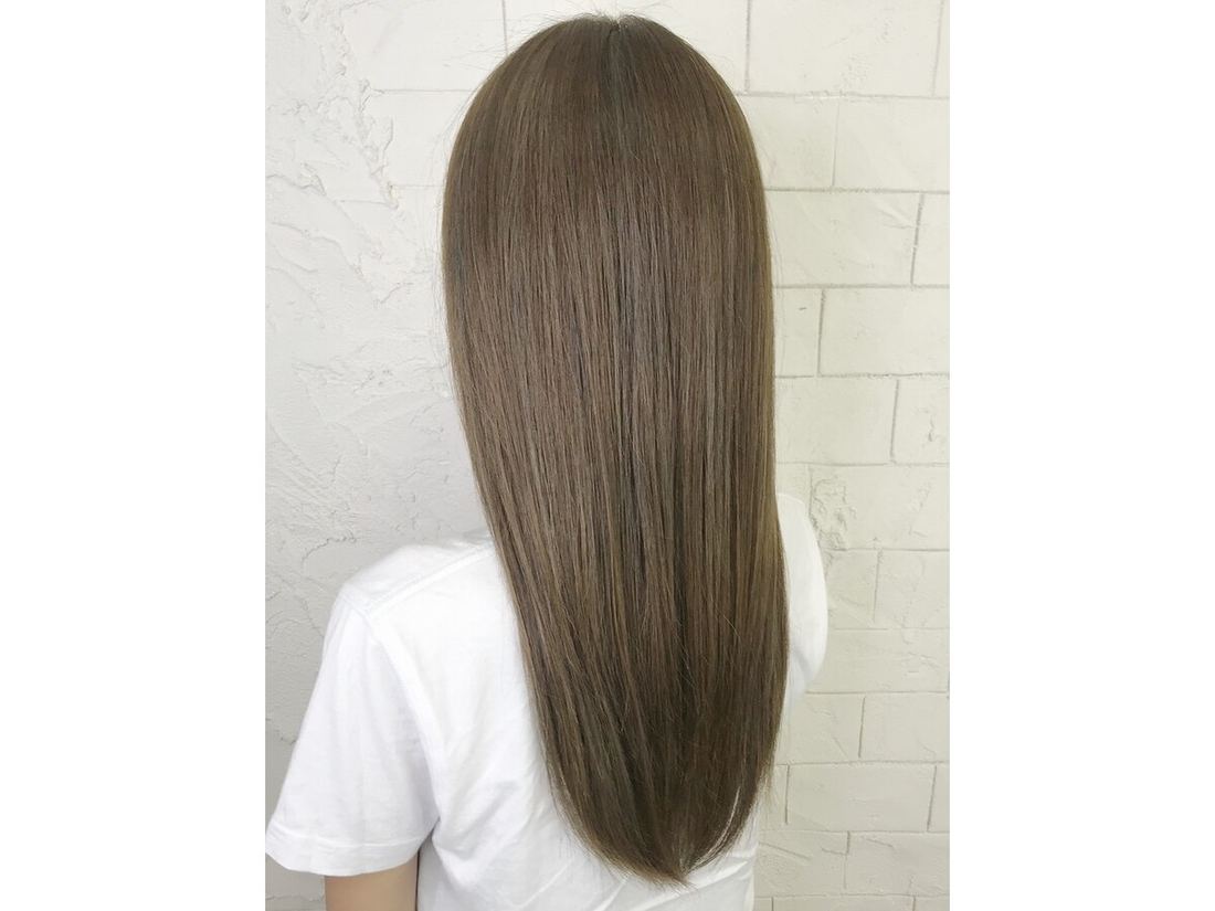 縮毛矯正で艶の出たストレートヘア